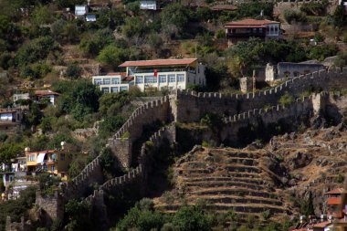 Port alanya ve kırmızı tuğla Kulesi