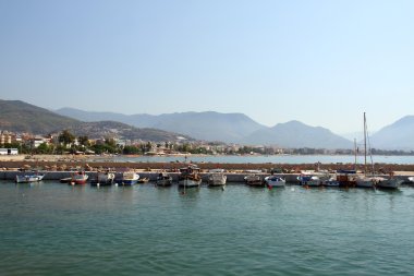 Port alanya ve kırmızı tuğla Kulesi