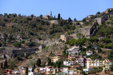 Port alanya ve kırmızı tuğla Kulesi