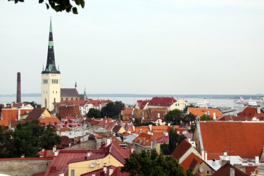 eski şehir, tallinn üzerinde Estonya göster