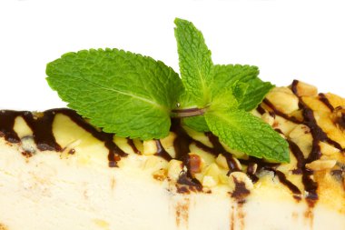 gurme dilim beyaz zemin üzerine cheesecake