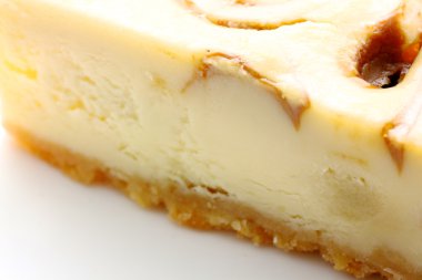 gurme dilim beyaz zemin üzerine cheesecake