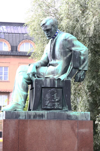 기념물 aleksis kivi입니다. 헬싱키의 중심 지역 — 스톡 사진