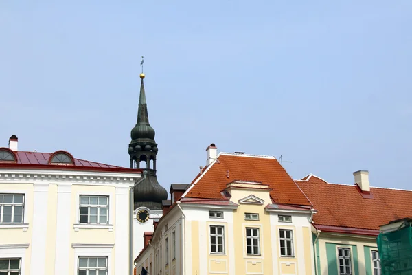 Casas antiguas en Tallin, Estonia — Foto de Stock