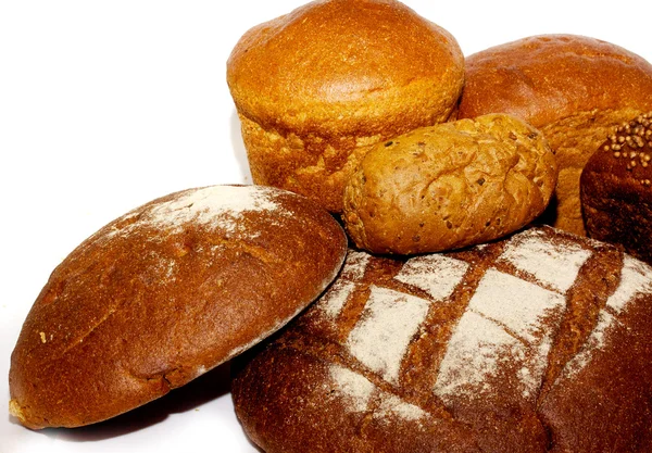 Loafs mąki pszennej i chleb żytni i na białym tle — Zdjęcie stockowe