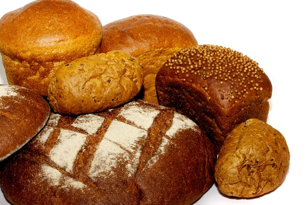 Loafs de trigo integral y pan de centeno y aislado — Foto de Stock