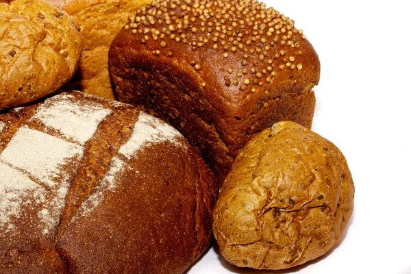 통 밀과 호 밀 빵의 loafs 및 절연 — 스톡 사진