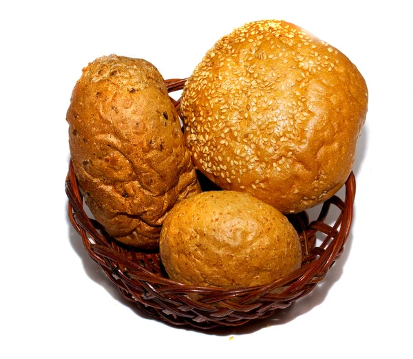 Loafs gandum utuh dan roti gandum hitam dan terisolasi — Stok Foto