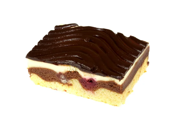 Sjokoladekake med fløte isolert – stockfoto