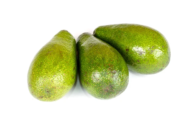 Reife grüne Avocado. isoliert — Stockfoto