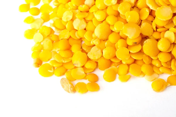 촬영 하는 백색 background.macro에 고립 된 노란 렌즈콩 — 스톡 사진