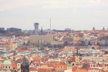 Prag'ın Gotik Kalesi ve Binalar üzerinde görünüm