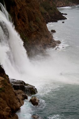 Türkiye 'nin Antalya kentindeki Duden nehrinde şelale