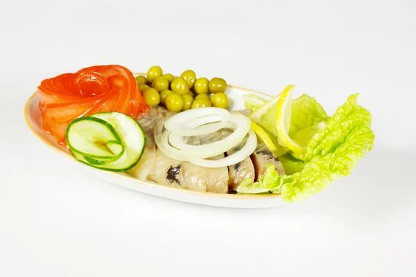 Foodserie: Makrobild von Heringsfilet mit Gemüse — Stockfoto