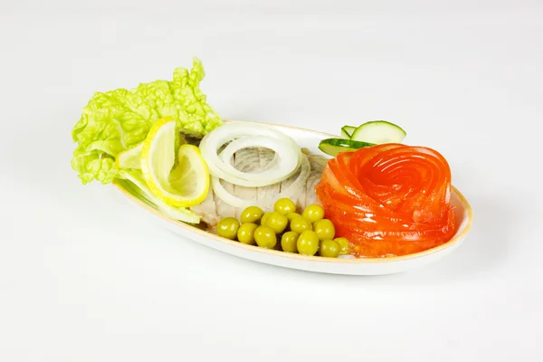 Řada potravin: makro obrázek sleď filé se zeleninou — Stock fotografie