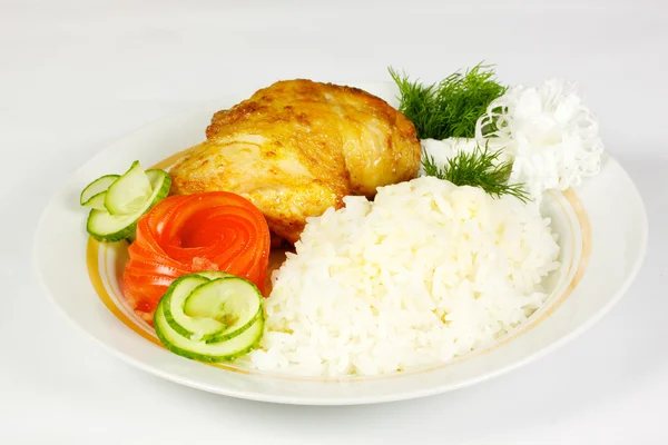 Aglio al vapore pollo e riso su piatto bianco — Foto Stock
