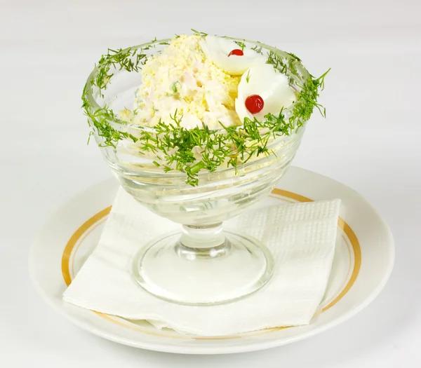 Salada de ovo de primavera fresca com legumes — Fotografia de Stock