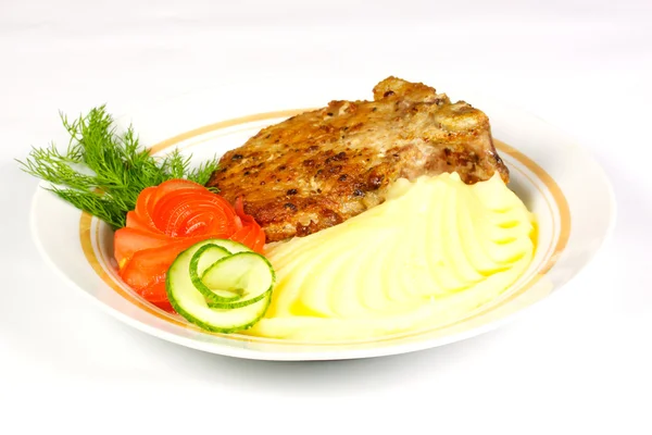 Un bifteck de filet d'arrosage avec des légumes frais — Photo