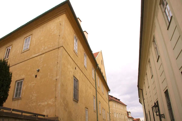 Vedere veche a orașului Praga - clădiri vechi — Fotografie, imagine de stoc