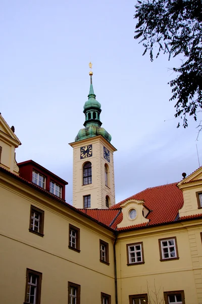 Eski Prag şehir manzaralı - eski binalar — Stok fotoğraf