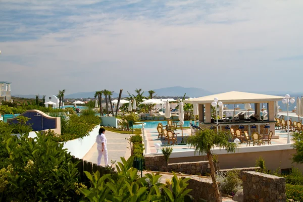 Piękny hotel blisko morza w Grecji — Zdjęcie stockowe