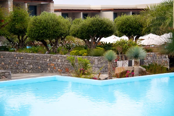 Swimming pool at luxury villa, Rhodes Greece — Stockfoto