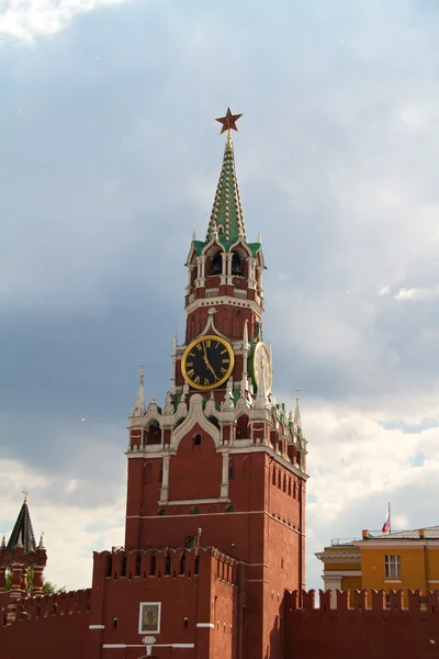 Het kremlin redder (spasskaya) toren van Moskou, Rusland. — Stockfoto