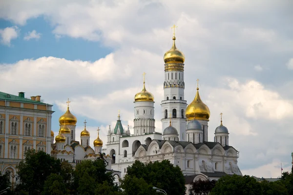 Moskova Kremlin. Bir grup Ortodox Kilisesi üzerinde görünümü: Annunciatio — Stok fotoğraf