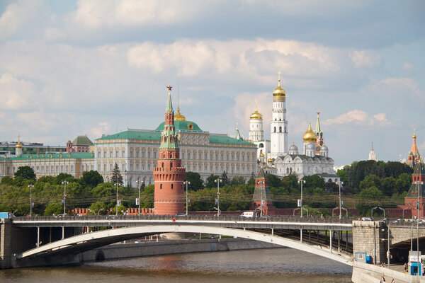 Знаменитый Московский Кремль и Москва, Россия
