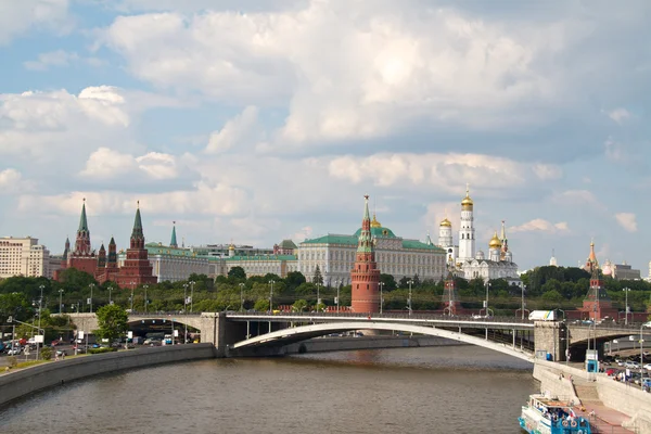 Famoso Kremlin de Moscou e rio Moskva, Rússia — Fotografia de Stock