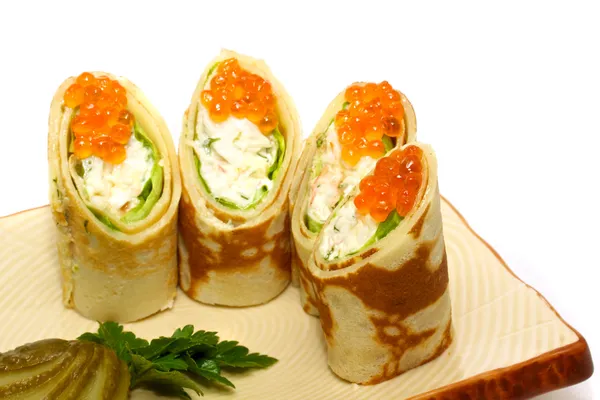 마 키 스시-롤 만든 훈제 닭 가슴살, 치즈, cucumbe — 스톡 사진