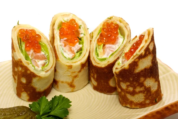 마 키 스시-롤 만든 훈제 닭 가슴살, 치즈, cucumbe — 스톡 사진