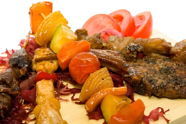 Plate BBQ meat and vegetables — Stock Photo, Image