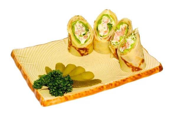 Lazackaviáros sushi - roll készült füstölt csirkemell, sajt, cucumbe — Stock Fotó