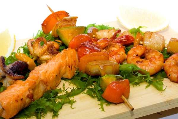 Hot barbecue vegetables and seafood — Stock Photo, Image