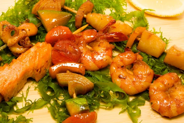 Churrasco quente legumes e frutos do mar — Fotografia de Stock