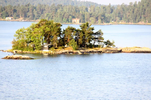 Μοναχικό νησί στο αρχιπέλαγος της Σουηδίας — Φωτογραφία Αρχείου