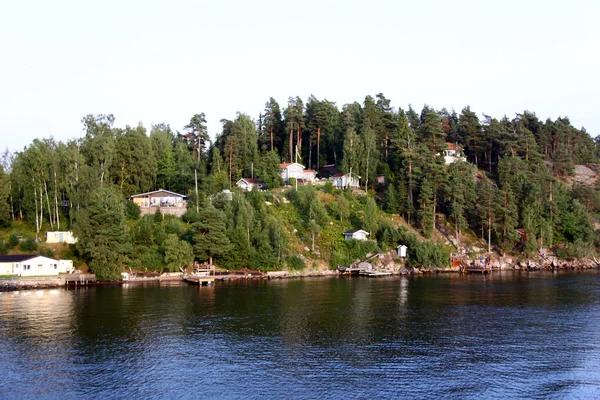 Samotna wyspa w archipelagu Szwecja — Zdjęcie stockowe