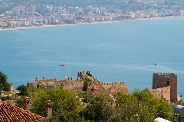 Stock image Alanyas' mediterranean coastline and Ottoman castle (Turkey)