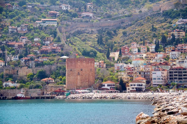 Alanyas 的地中海海岸线和奥斯曼帝国城堡 (土耳其) — 图库照片