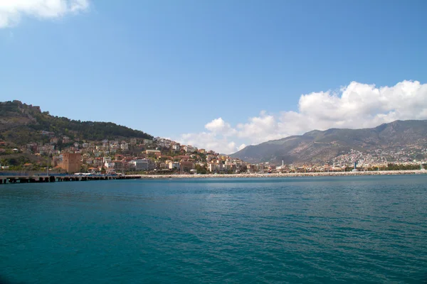 La costa mediterránea de Alanyas y el castillo otomano (Turquía ) — Foto de Stock