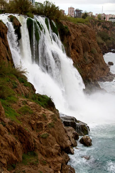 Cascada en el río Duden en Antalya, Turquía — Foto de Stock