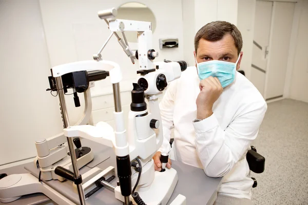 Doctor, en la clínica de oftalmología — Foto de Stock