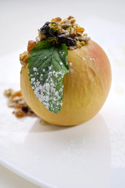 Kaz ciğeri ile elma — Stok fotoğraf