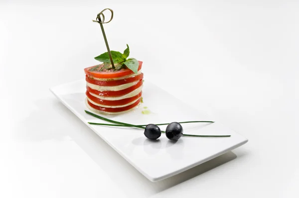Canapé met tomaat en kaas Stockafbeelding