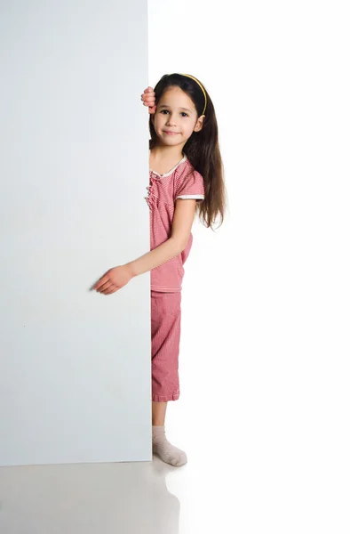 Kind hinter einer weißen Tafel — Stockfoto