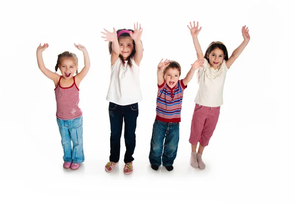 Группа улыбающихся детишек — стоковое фото