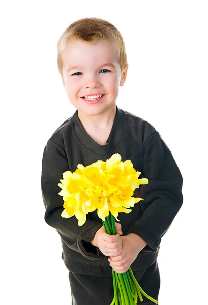 Söt liten pojke ger blommor — Stockfoto