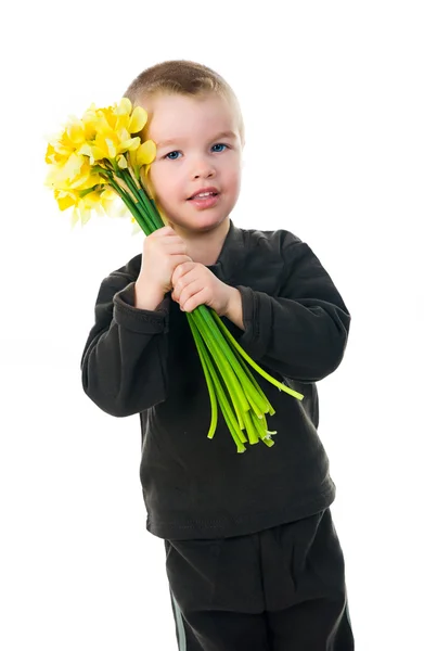 Милый мальчик, дарящий цветы — стоковое фото