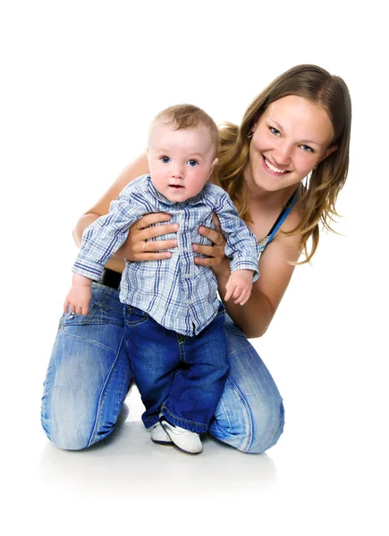 Ganska unga kvinnor med hennes son — Stockfoto